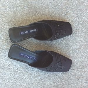 Size 8M. Beaded Hilliard & Hanson.